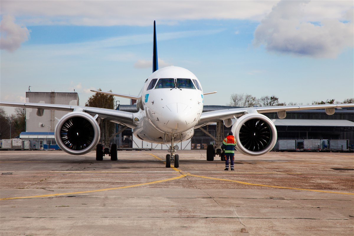 agent de piste dans les aéroports internationaux